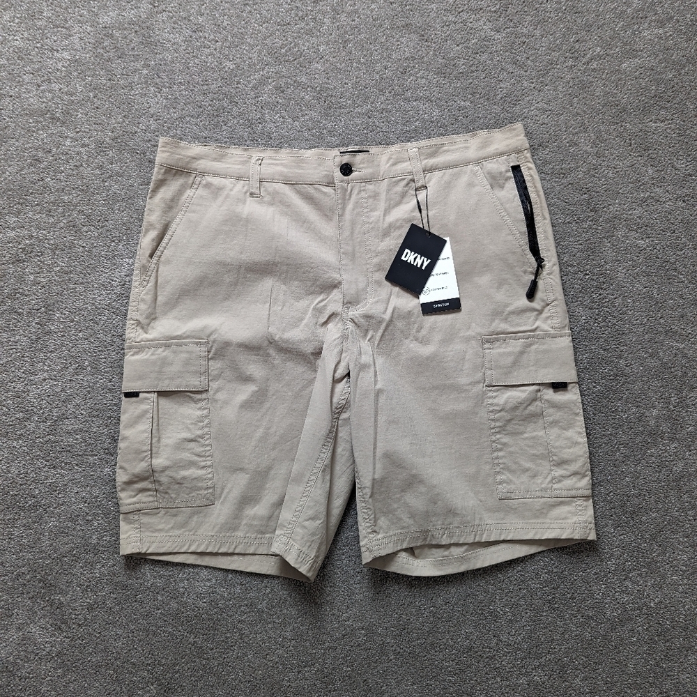 DKNY tan color belted hybrid tech cargo shorts size 34